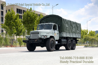 Pointed six-wheel-drive off-road truck_Cargo truck with tarpaulin poles
